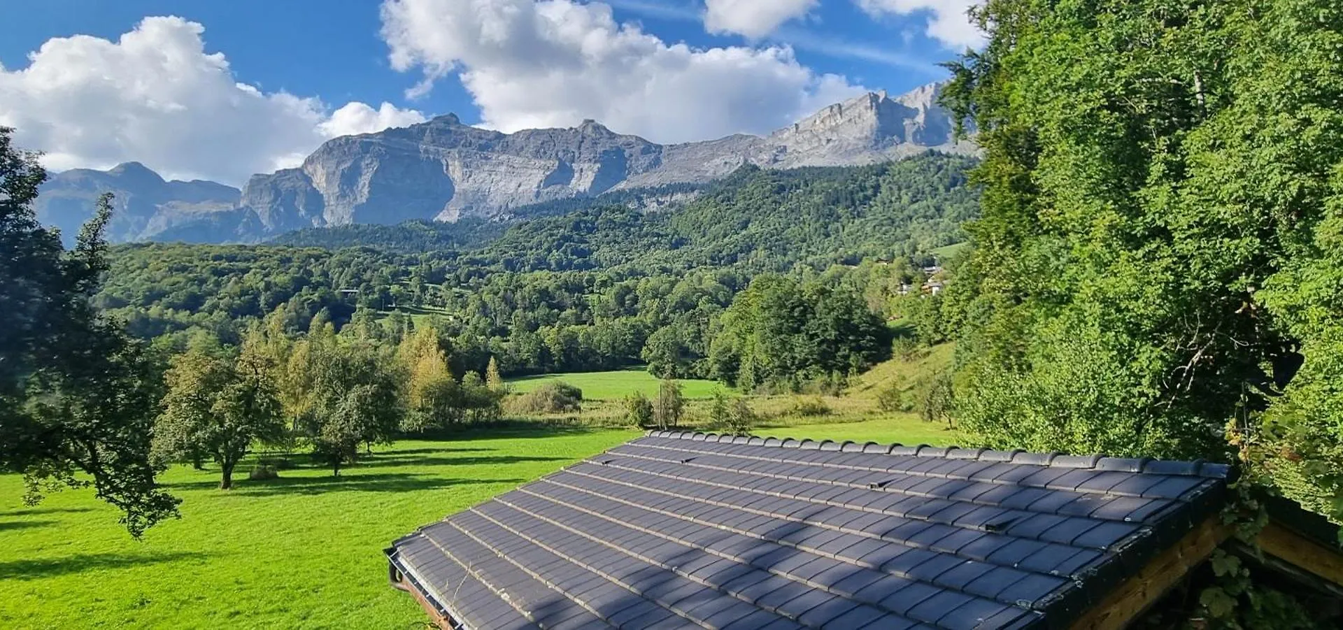 סרווז Cabane Dans La Vallee De Chamonix
